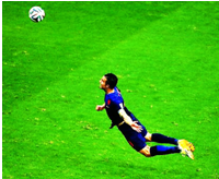 世界杯B组荷兰与西班牙的比赛中,罗宾范佩西的