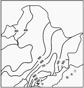 读东北地区年降水量分布图(单位:mm),完成题。