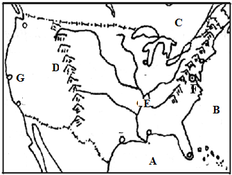 读美洲地图回答问题:(1)濒临海洋、海湾、海峡