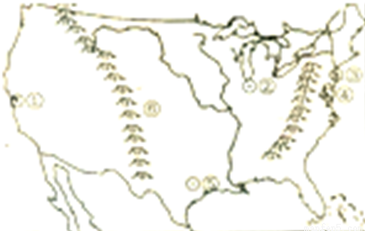 读美国工业区和主要城市分布图,完成下列要求